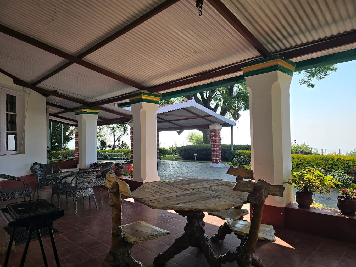 The Colonial Crown image 2