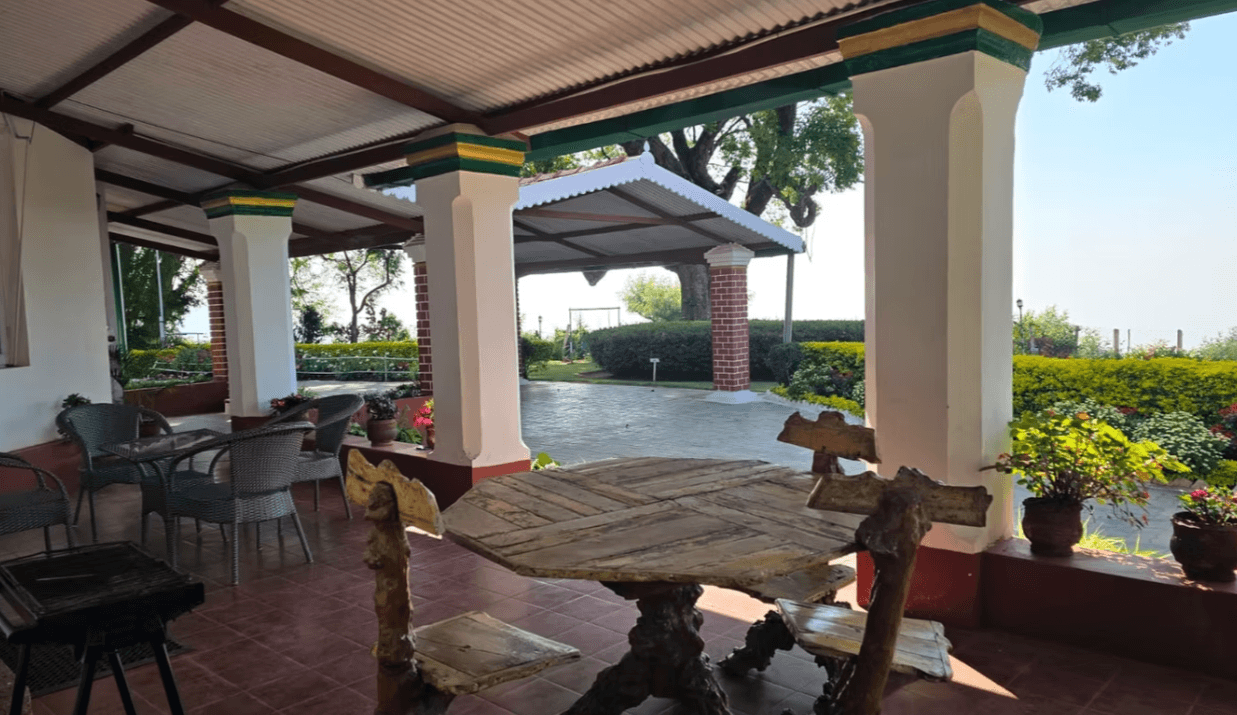 The Colonial Crown image 12