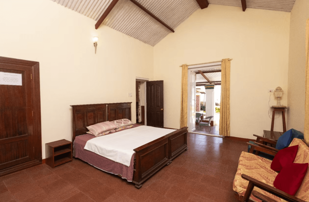 The Colonial Crown image 13