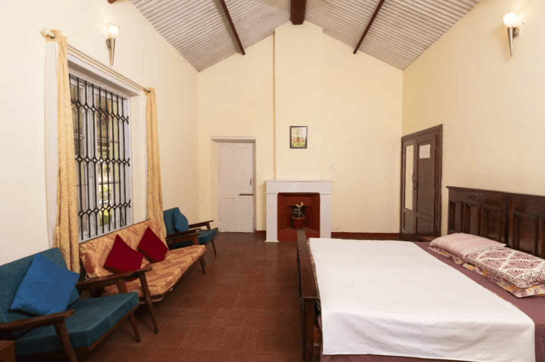 The Colonial Crown image 14