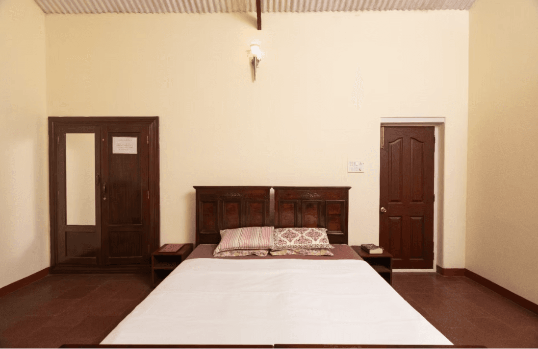 The Colonial Crown image 15