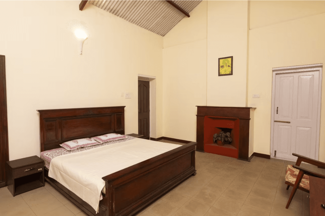 The Colonial Crown image 17