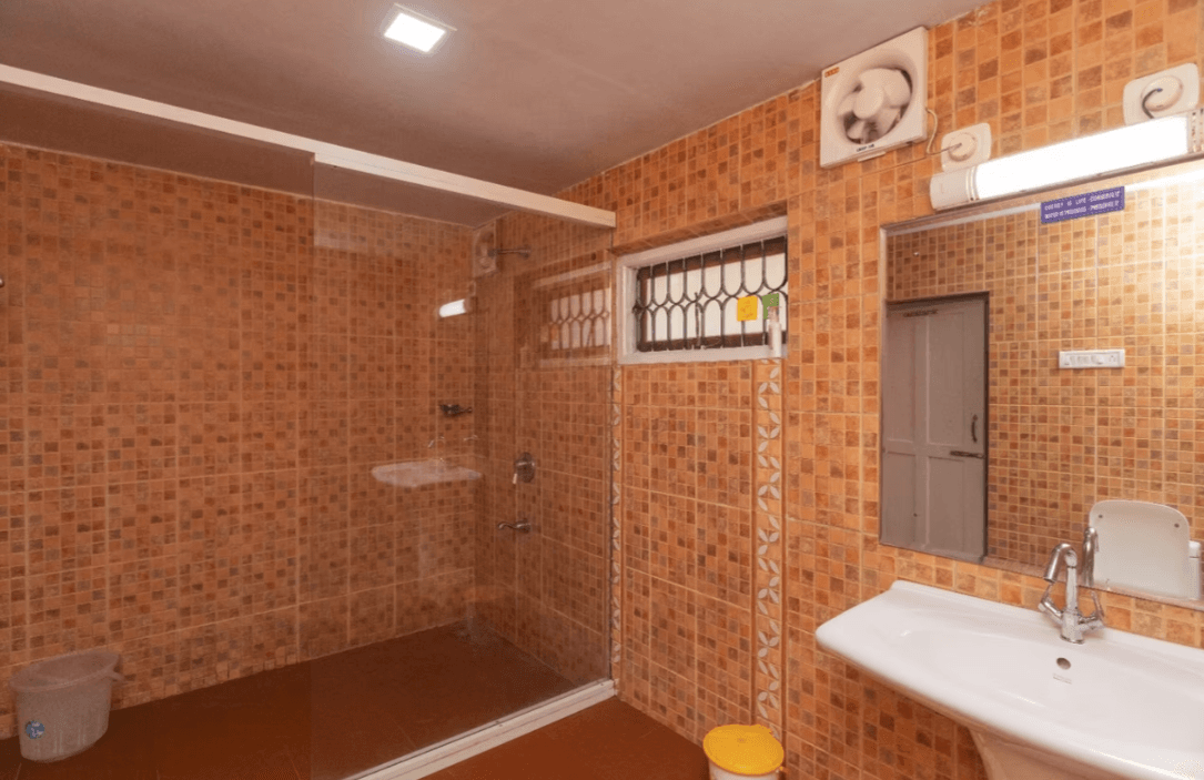 The Colonial Crown image 18