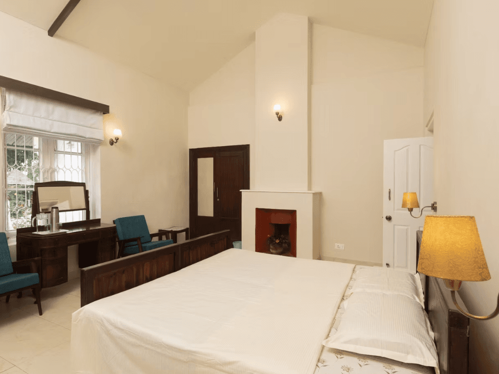 The Colonial Crown image 20