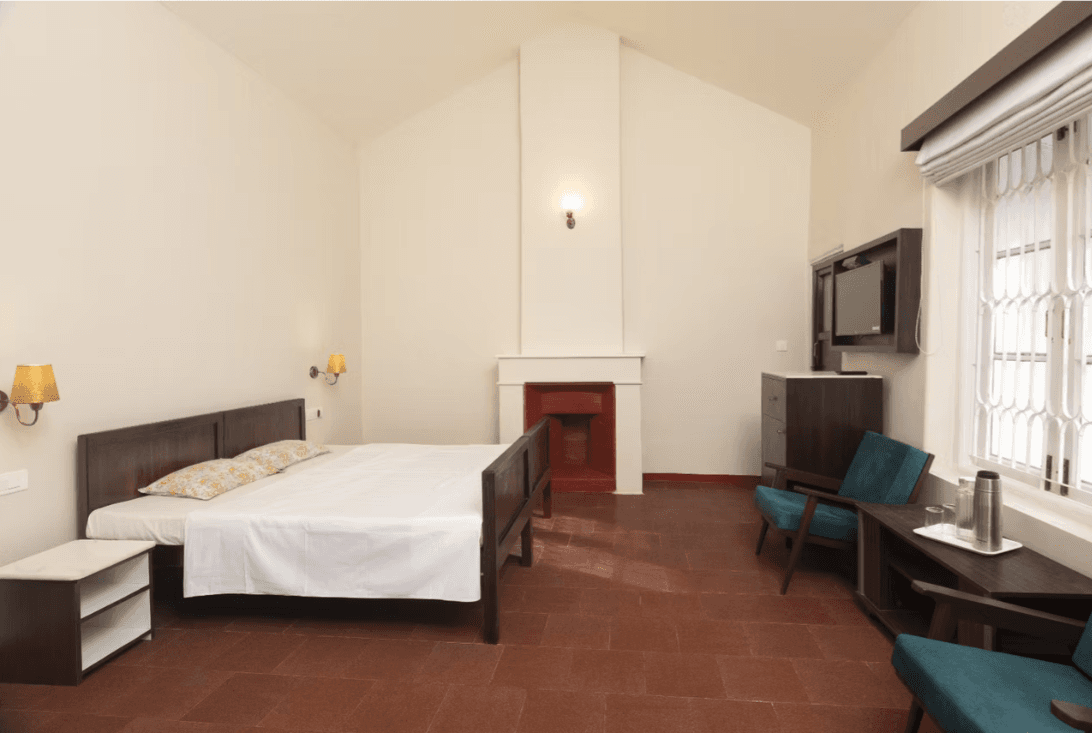 The Colonial Crown image 23