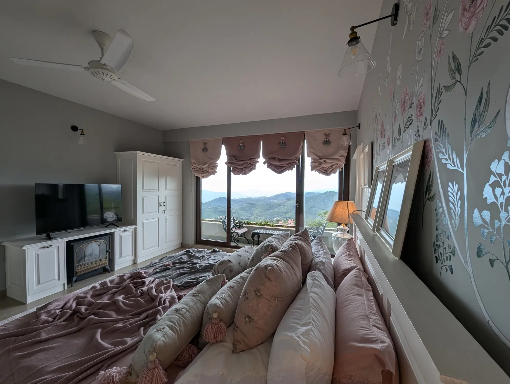 The Scarlet Horizon image 7